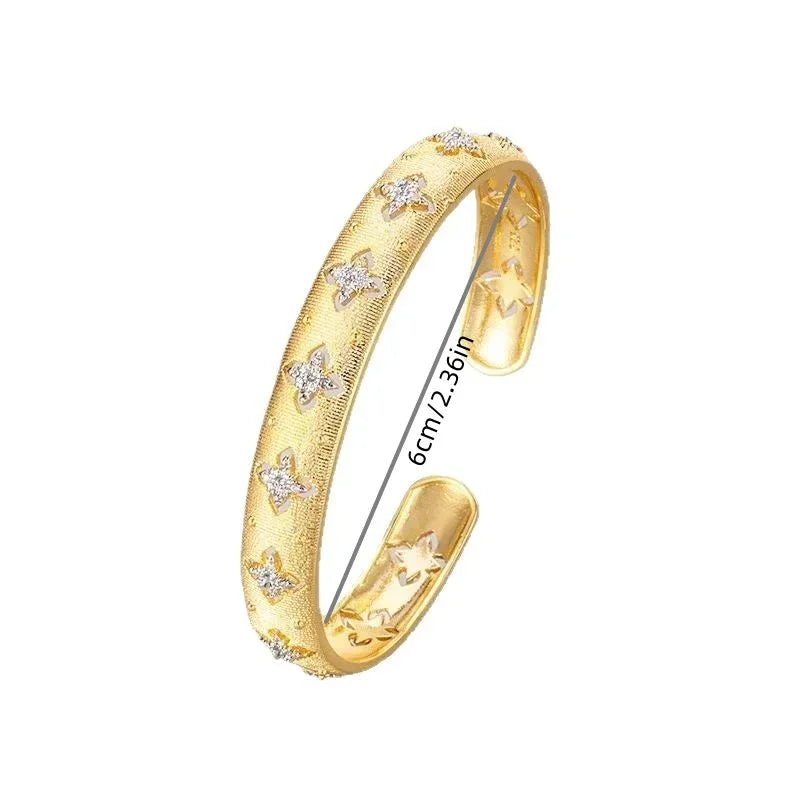 Bracelet pour femme de style antique à motif de fleur à quatre feuilles