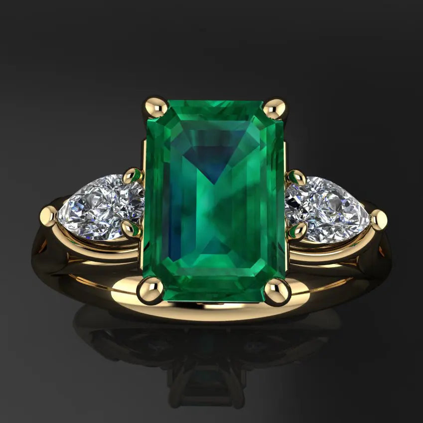 Bague couleur Or avec magnifique émeraude