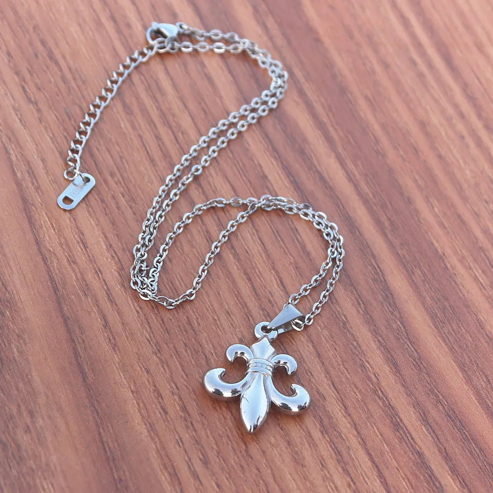 Collier en acier inoxydable avec fleur de lys pour femme