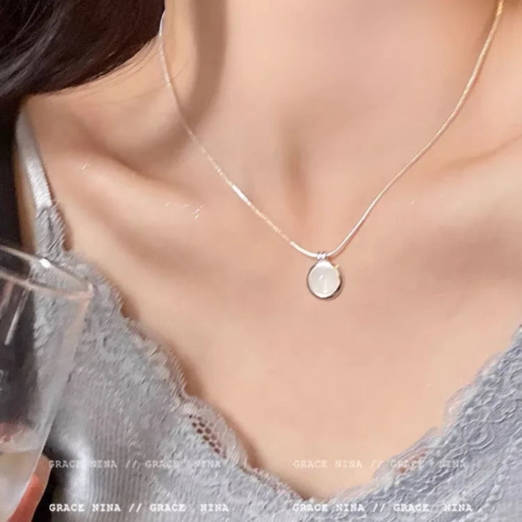 Collier en pierre de clair de lune en argent