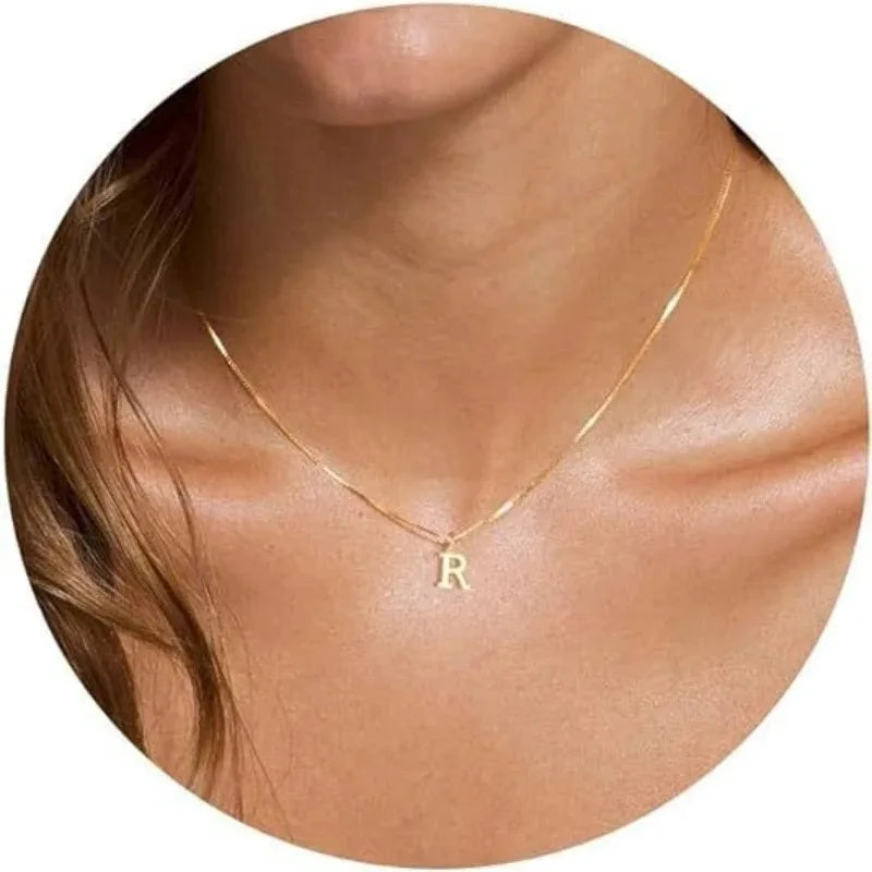 Collier initial plaqué or 18 carats