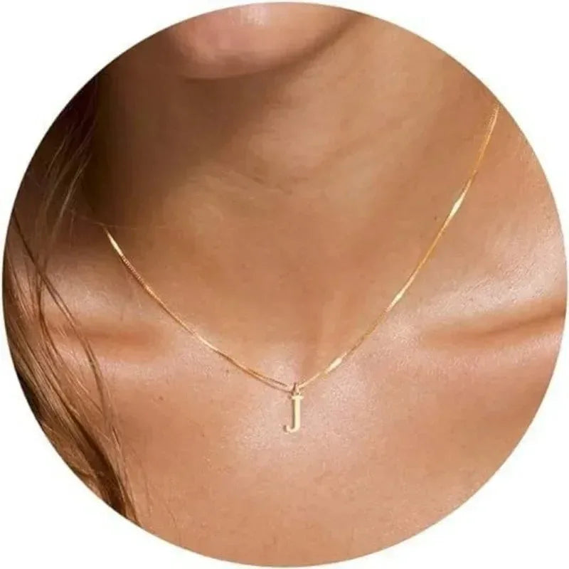 Collier initial plaqué or 18 carats