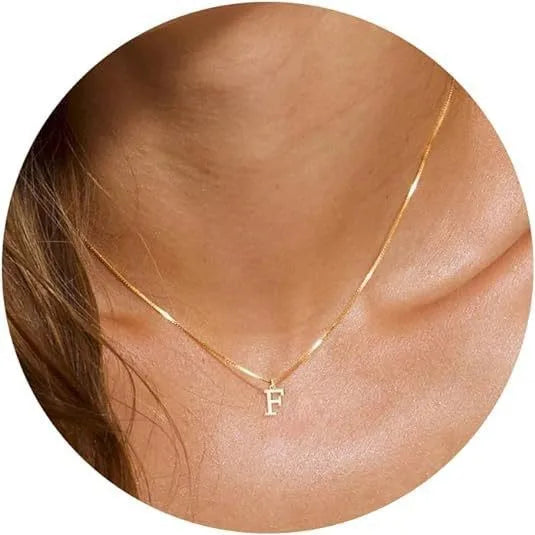 Collier initial plaqué or 18 carats