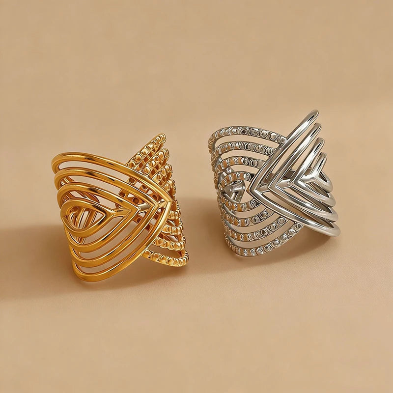 Bague en acier inoxydable au design irrégulier