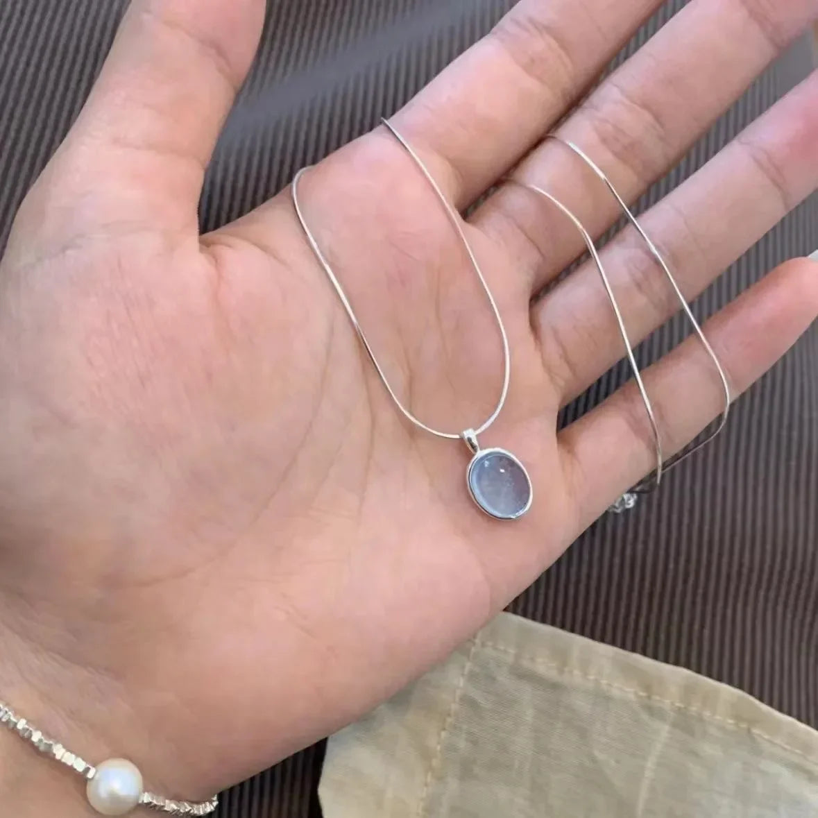 Collier en pierre de clair de lune en argent