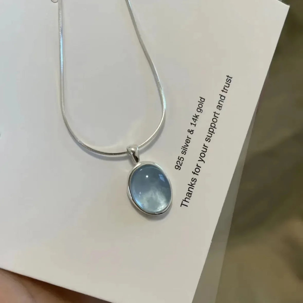 Collier en pierre de clair de lune en argent
