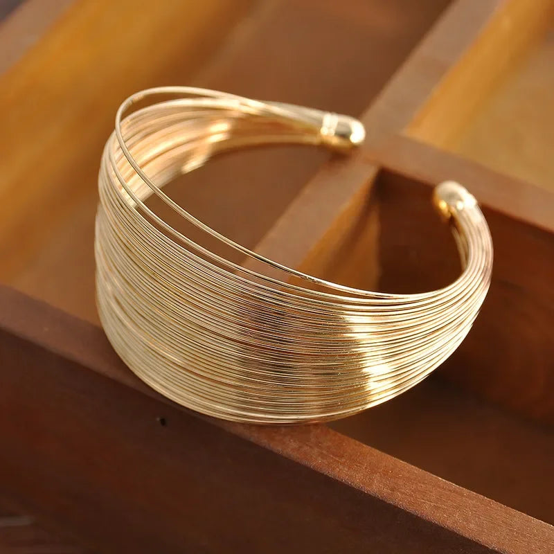 Bracelet large en métal avec ouverture multicouche