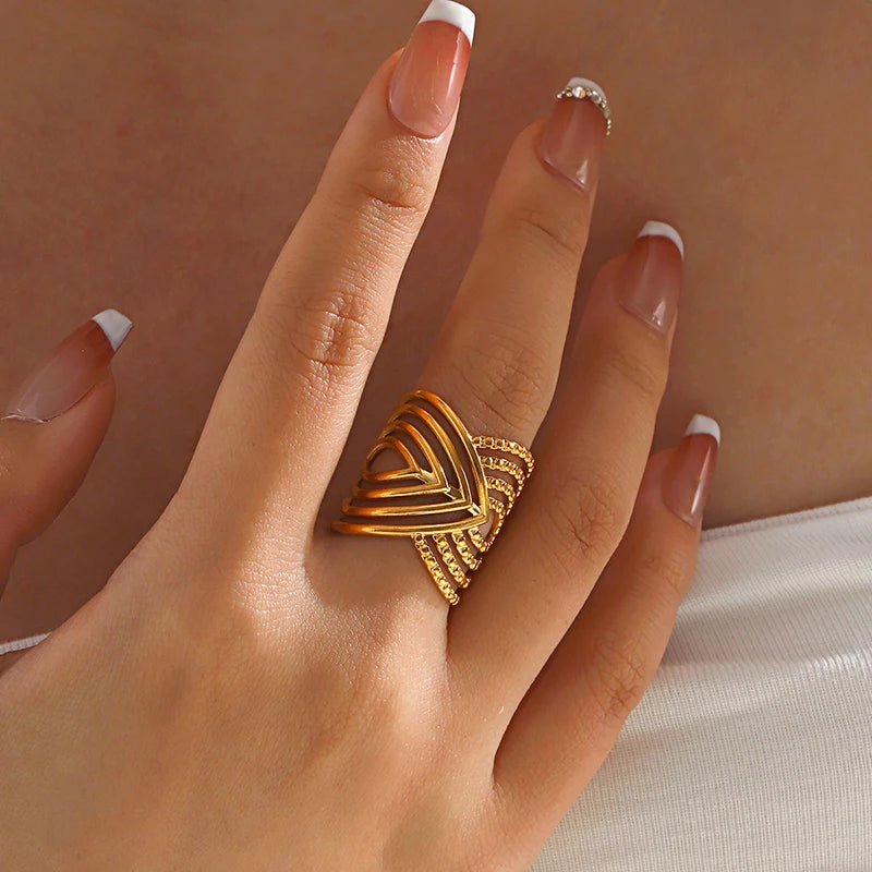 Bague en acier inoxydable au design irrégulier