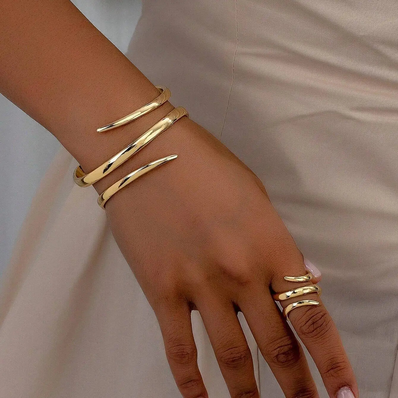 Bracelet couleur or ou argent avec sa bague en ensemble