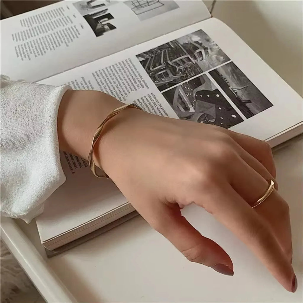 Bracelet torsadé simple et élégant