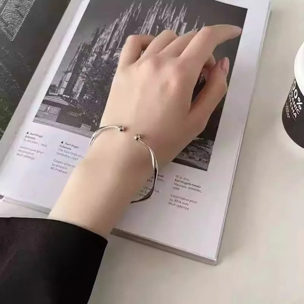 Bracelet torsadé simple et élégant