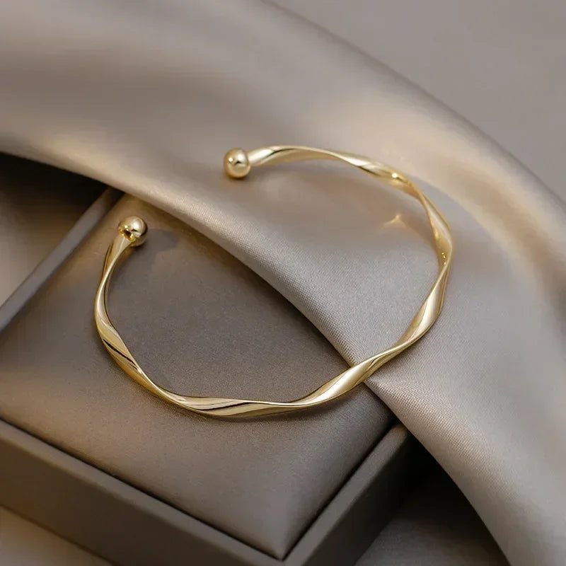 Bracelet torsadé simple et élégant