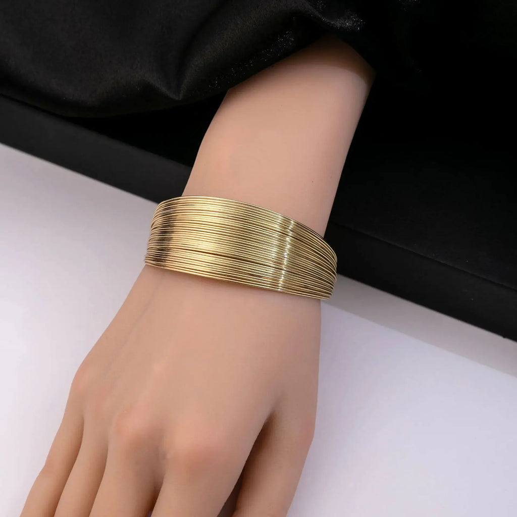Bracelet large en métal avec ouverture multicouche