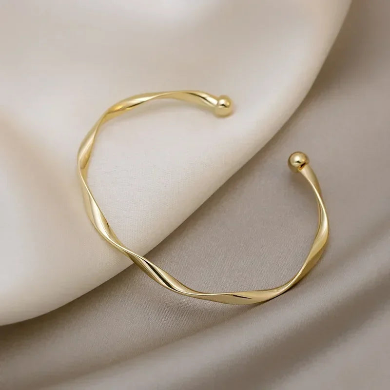 Bracelet torsadé simple et élégant