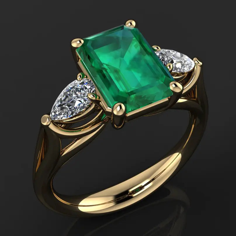 Bague couleur Or avec magnifique émeraude