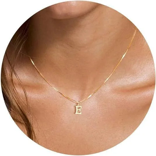 Collier initial plaqué or 18 carats