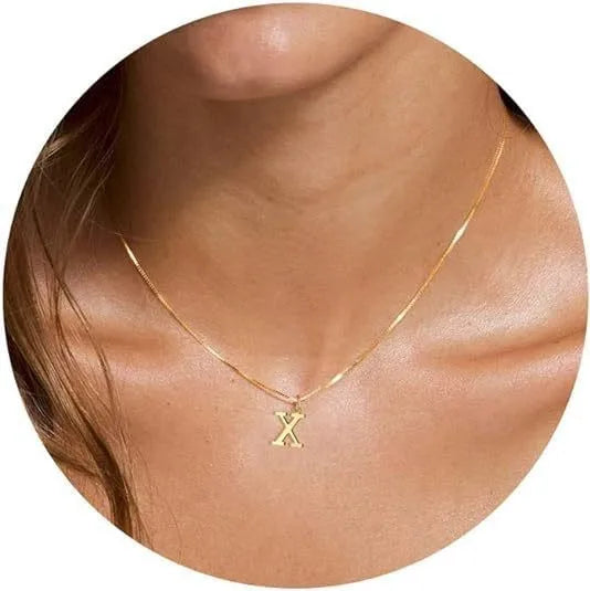 Collier initial plaqué or 18 carats