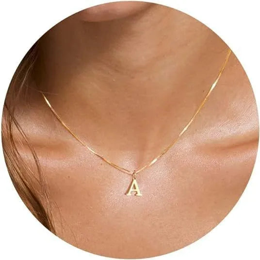 Collier initial plaqué or 18 carats
