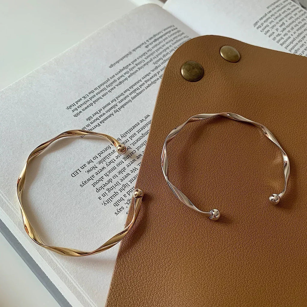 Bracelet torsadé simple et élégant