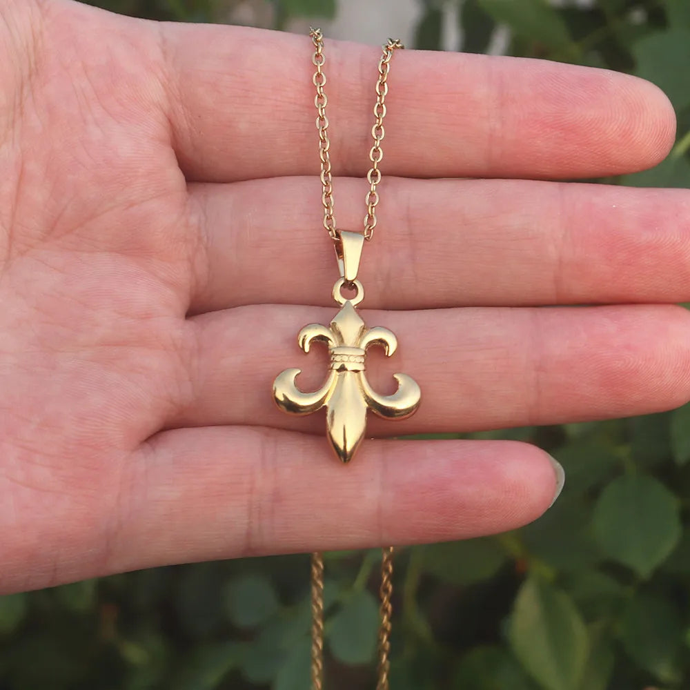 Collier en acier inoxydable avec fleur de lys pour femme