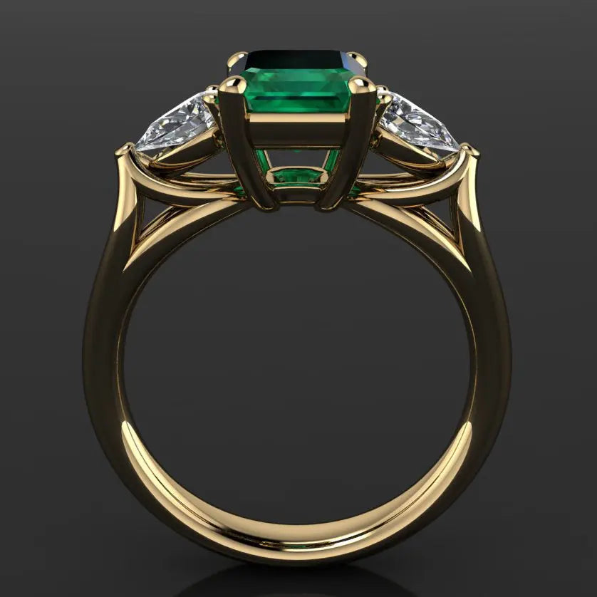 Bague couleur Or avec magnifique émeraude