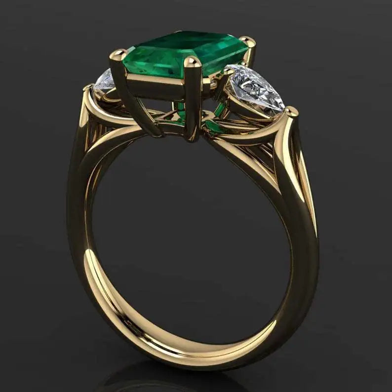 Bague couleur Or avec magnifique émeraude