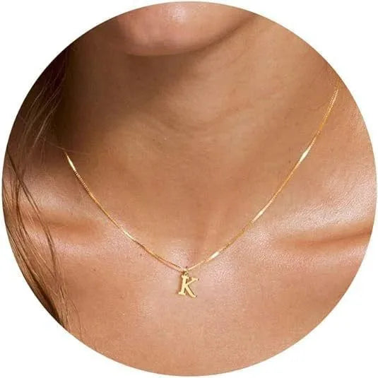 Collier initial plaqué or 18 carats