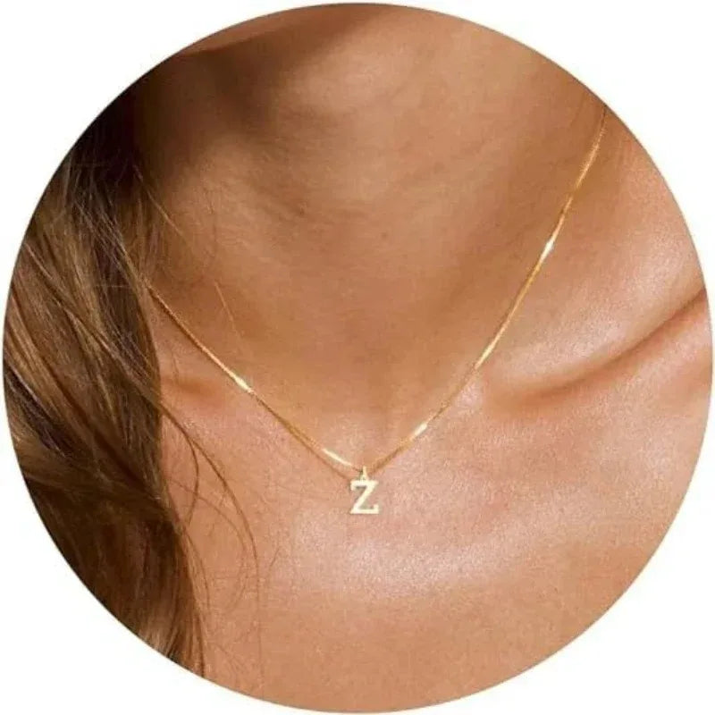Collier initial plaqué or 18 carats